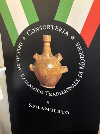 Sapori tradizionali modenesi immortalati dai clienti all'Acetaia, Modena – foto 4