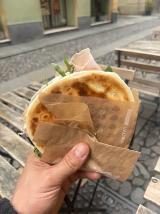 Scorci di Tradizione Emiliana a L'Or-Ma Crescenteria nei Scatti dei Clienti, Modena – foto 8