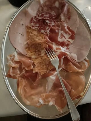 Sapori modenesi tradizionali catturati dai clienti alla Taverna, Modena – foto 3