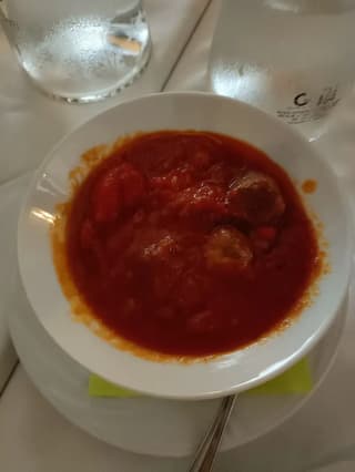 Sapori modenesi tradizionali catturati dai clienti alla Taverna, Modena – foto 4