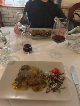 Sapori modenesi tradizionali catturati dai clienti alla Taverna, Modena – foto 5