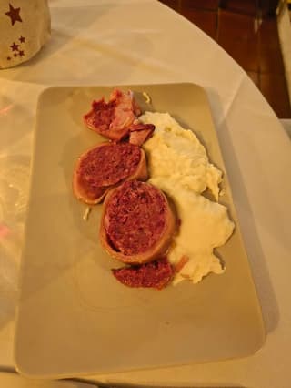 Sapori modenesi tradizionali catturati dai clienti alla Taverna, Modena – foto 9