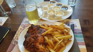Brace e birra immortalati dai clienti al Tramvai, Modena – foto 3