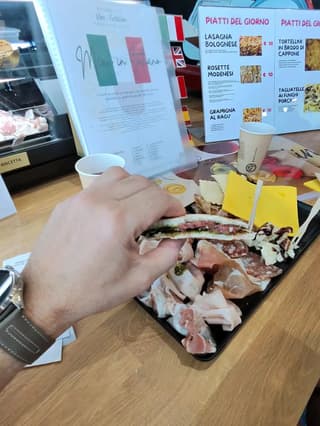 Scattate dai clienti, Modena – foto 2
